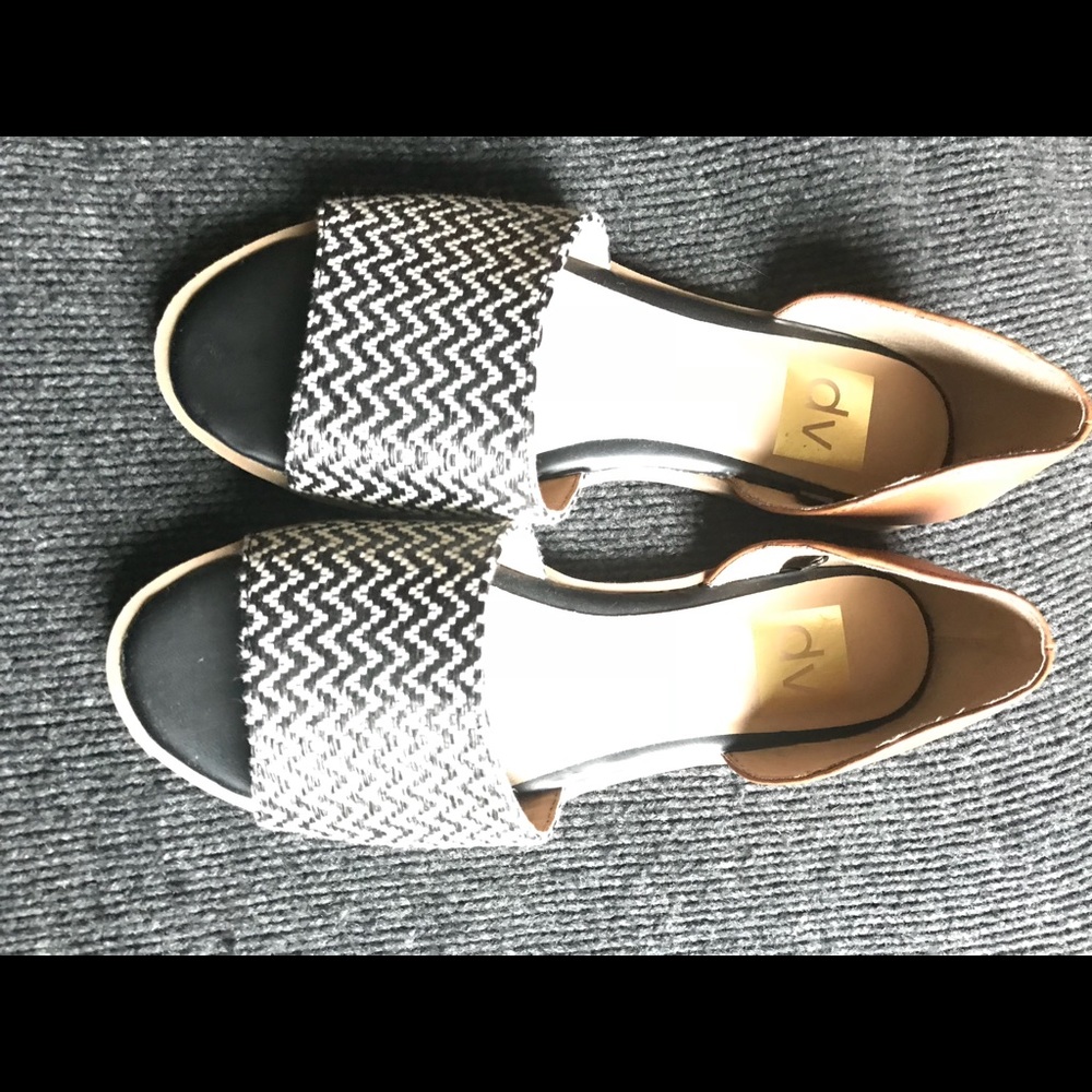 DV flat/sandals